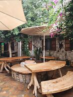 Monza House Otel