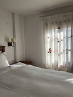 Monza House Otel