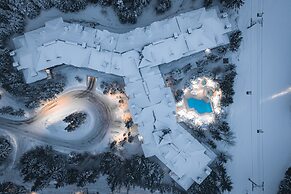 Blackcomb Springs Suites by CLIQUE