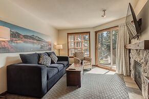 Blackcomb Springs Suites by CLIQUE