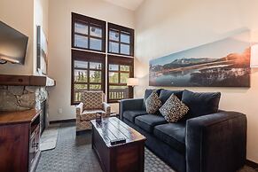 Blackcomb Springs Suites by CLIQUE