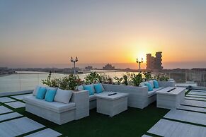 C Central Resort the Palm