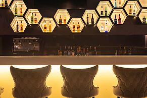 Cysuites Apartment Hotel