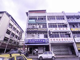 OYO 89465 Golden Lounge