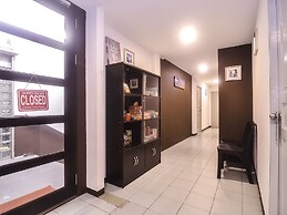 OYO 89465 Golden Lounge