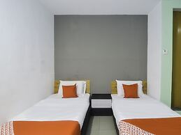 OYO 89465 Golden Lounge