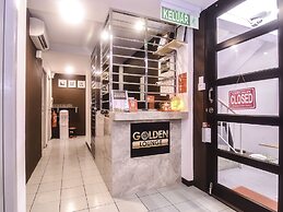OYO 89465 Golden Lounge