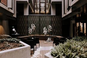 Midnight Hotel, Autograph Collection