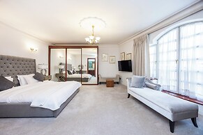 Carlton Court - Mayfair