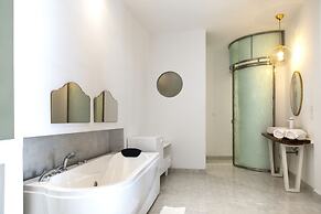 Suite Azur Hotel