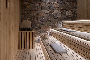 Acro Wellness Suites - Adults Only