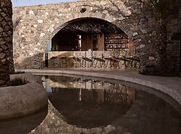 Acro Wellness Suites - Adults Only