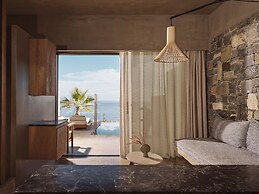Acro Wellness Suites - Adults Only