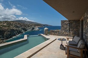 Acro Wellness Suites - Adults Only