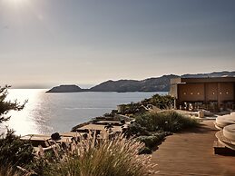 Acro Wellness Suites - Adults Only
