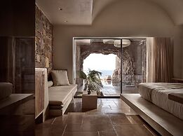 Acro Wellness Suites - Adults Only