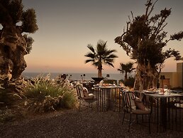 Acro Wellness Suites - Adults Only
