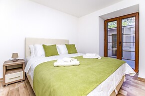 Apartments Mezini 11