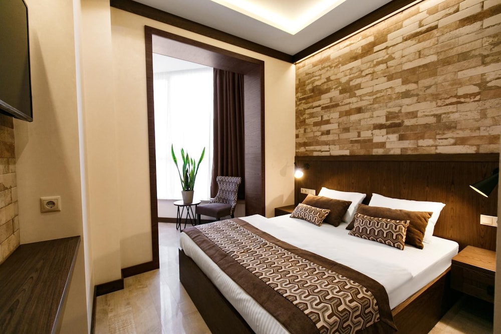 Simple Hotel