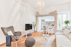 Head for Acropolis a Romantic Hideaway