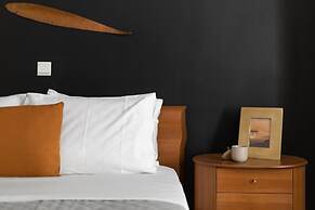Fresh Detailed Stylish Apt at Acropolis