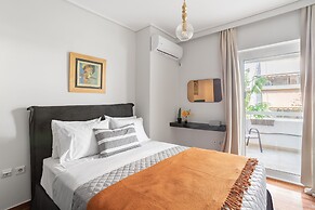 Fresh Detailed Stylish Apt at Acropolis