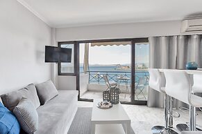 Chic Modern Seaside Oasis -Sunny Piraeus