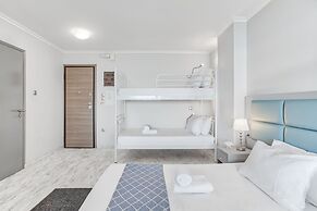 Chic Modern Seaside Oasis -Sunny Piraeus