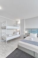 Chic Modern Seaside Oasis -Sunny Piraeus