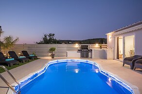 B&M Villa Sirili