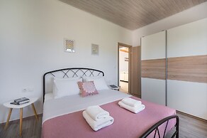 B&M Villa Sirili