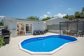 B&M Villa Sirili