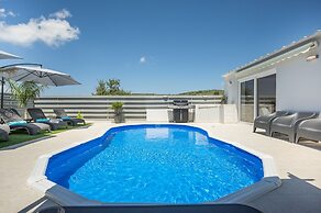B&M Villa Sirili