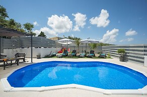 B&M Villa Sirili