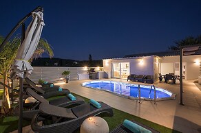 B&M Villa Sirili