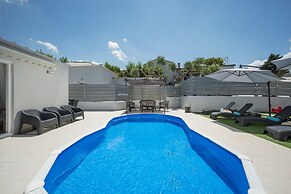 B&M Villa Sirili