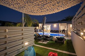 B&M Villa Sirili