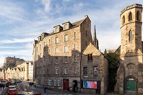 Silver Lining - Grassmarket Apartments