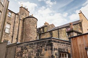Silver Lining - Grassmarket Apartments
