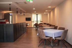 Hotel Qama