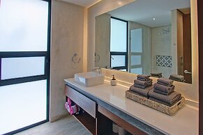 Modern Chic Studio With Panoramic Rooftop Pool, PANORAMIC A 201- By Sa