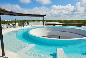 Modern Chic Studio With Panoramic Rooftop Pool, PANORAMIC A 201- By Sa