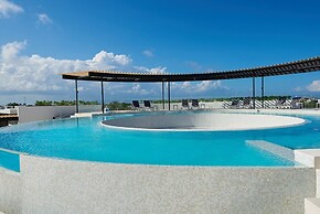 Modern Chic Studio With Panoramic Rooftop Pool, PANORAMIC A 201- By Sa