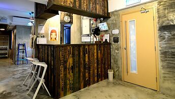 Hop Inn - Hostel