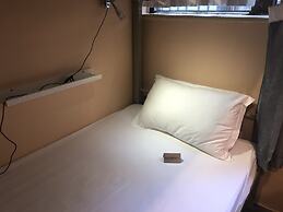 Hop Inn - Hostel