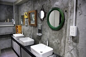 Hop Inn - Hostel