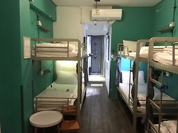 Hop Inn - Hostel