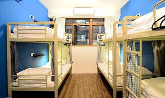 Hop Inn - Hostel