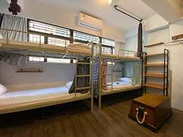 Hop Inn - Hostel