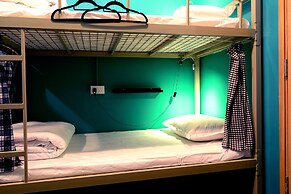 Hop Inn - Hostel